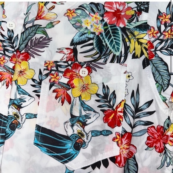 Batman Hawaiian Men’s Button Up Short Sleeve Shirt Floral Hawaiian Shirt Comics - Picture 7 of 7